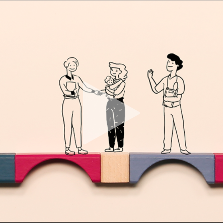 Vier stilisierte Figuren interagieren fröhlich auf einer bunten Brücke aus Holzklötzen, symbolisierend frühe Hilfen.